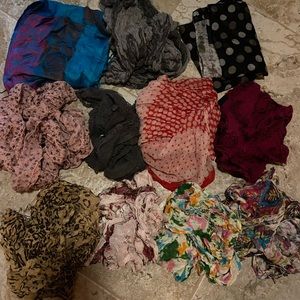 Fashion scarves, 11 included